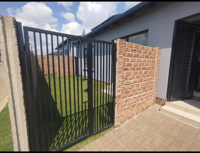 3 BEDROOM HOUSE FOR SALE IN PARKRAND